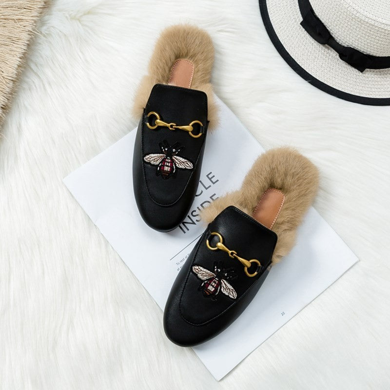 Wear flat bunny shoes in autumn and winter