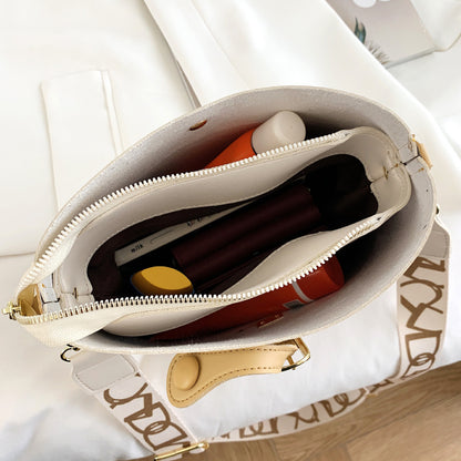 Large Capacity Shoulder Bag Wide Shoulder Strap Crossbody Bag
