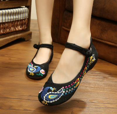 Embroidered cloth shoes