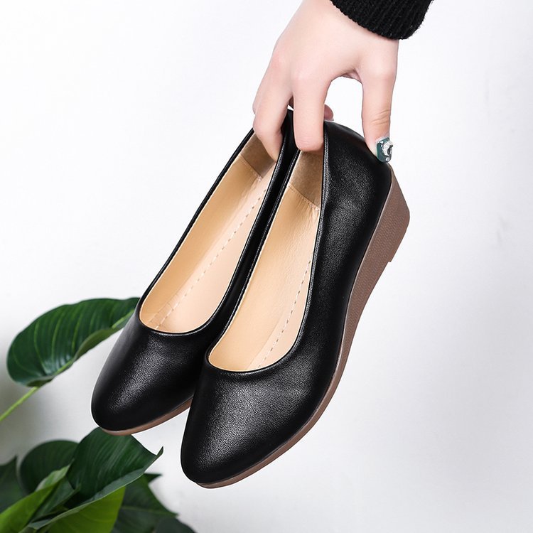 Autumn Korean style shallow mouth small slope heel peas shoes