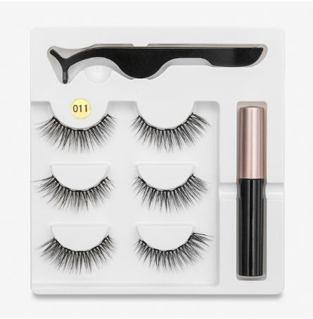 A Pair Of False Eyelashes With Magnets In Fashion