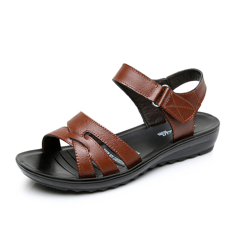 Manufacturers direct selling new women's head, skin, skin, leisure and comfort mother sandals for old and old shoes wholesale sandals