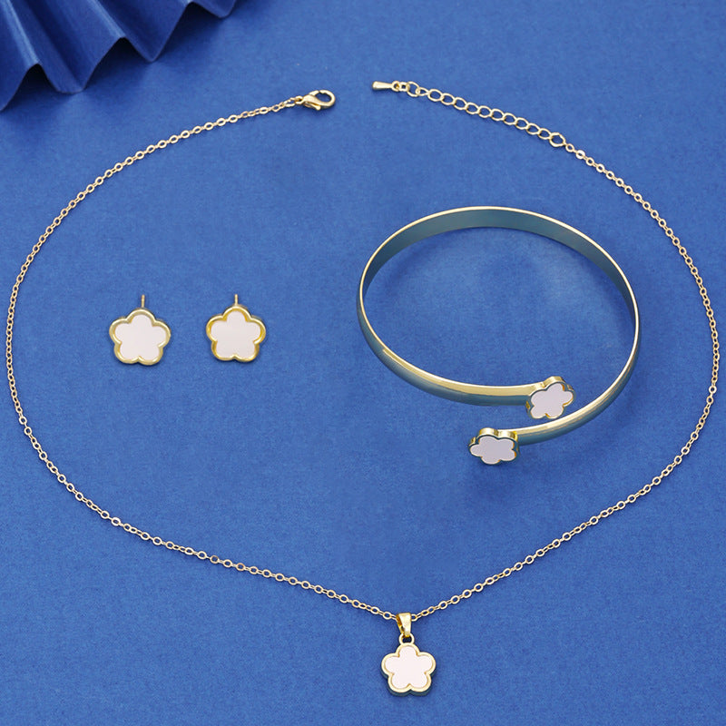 Five Petal Flower Parthenocissus Grass Bracelet Three-piece Set